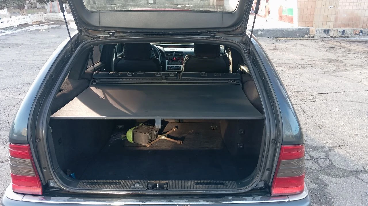 Мерседес w202 2000г 2.5 td акпп комплектация elegans климат контроль люк подогрев сидений, двигатель работает хорошо масложора нету коробка переключается мягко без пинков не гнилой есть вопросы по лкп. цена 380000₽ +79493435270. - фотография - 6