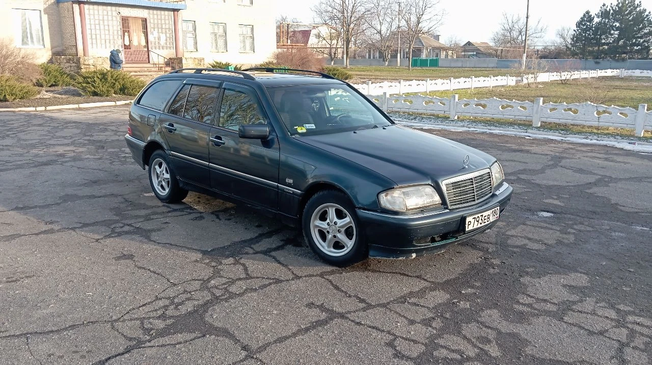 Мерседес w202 2000г 2.5 td акпп комплектация elegans климат контроль люк подогрев сидений, двигатель работает хорошо масложора нету коробка переключается мягко без пинков не гнилой есть вопросы по лкп. цена 380000₽ +79493435270. - фотография - 4