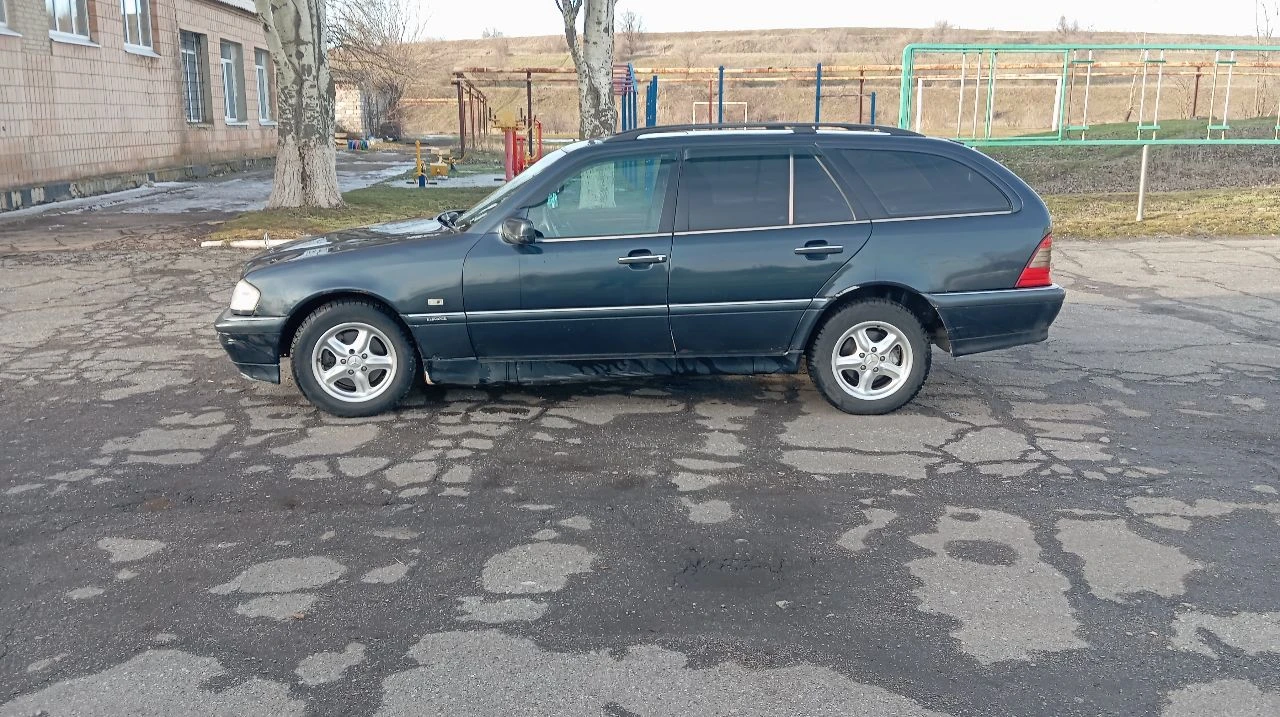 Мерседес w202 2000г 2.5 td акпп комплектация elegans климат контроль люк подогрев сидений, двигатель работает хорошо масложора нету коробка переключается мягко без пинков не гнилой есть вопросы по лкп. цена 380000₽ +79493435270. - фотография - 2