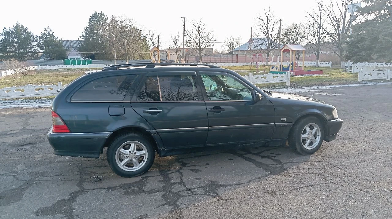 Мерседес w202 2000г 2.5 td акпп комплектация elegans климат контроль люк подогрев сидений, двигатель работает хорошо масложора нету коробка переключается мягко без пинков не гнилой есть вопросы по лкп. цена 380000₽ +79493435270. - фотография - 3