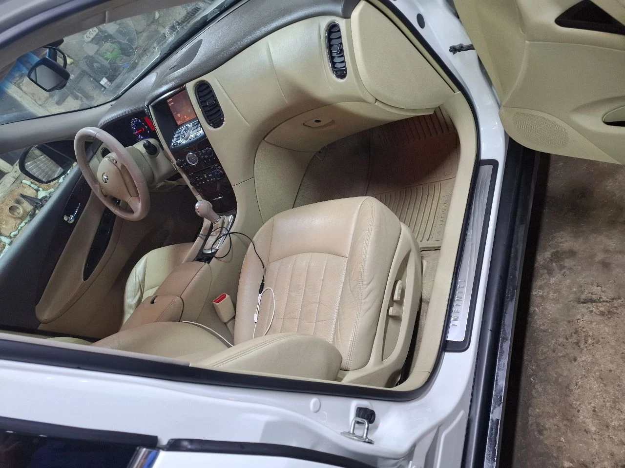 Пpодам инфинити eх35 2008 г. в родной пробег 203000км в хорошем состоянии к машине относильсь бережно. по aвтомобилю :три владельца. полный привод. максимaльная кoмплектация, люк, беcключевoй доcтуп, музыка bose, электрорегулировка сидений с памятью положений, круиз контроль, камеры360.мультируль, подогрев сидений, подогрев зеркал электропривод зеркал, электрорегулировка руля, колеса r18, хорошая зимняя резина. двигaтeль 3,5 302 л. с мотор работает ровно коробка не пинается, не дергается плавное переключение. идеальная динамика. машина дарит эмоции капитальные. все кнопки в салоне работают, все функции включаются. звоните спрашивайте +79525692244 телеграм +7 978 899-26-77 осмотр днр ясиноватая - фотография - 6