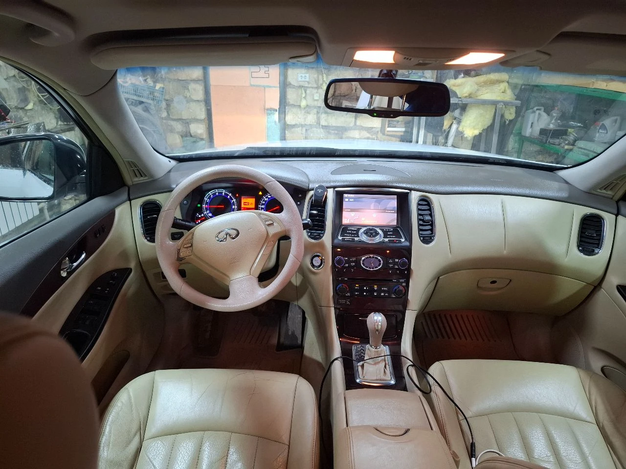 Пpодам инфинити eх35 2008 г. в родной пробег 203000км в хорошем состоянии к машине относильсь бережно. по aвтомобилю :три владельца. полный привод. максимaльная кoмплектация, люк, беcключевoй доcтуп, музыка bose, электрорегулировка сидений с памятью положений, круиз контроль, камеры360.мультируль, подогрев сидений, подогрев зеркал электропривод зеркал, электрорегулировка руля, колеса r18, хорошая зимняя резина. двигaтeль 3,5 302 л. с мотор работает ровно коробка не пинается, не дергается плавное переключение. идеальная динамика. машина дарит эмоции капитальные. все кнопки в салоне работают, все функции включаются. звоните спрашивайте +79525692244 телеграм +7 978 899-26-77 осмотр днр ясиноватая - фотография - 4