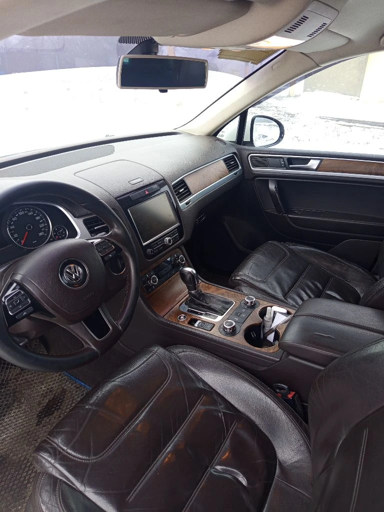 Продам фольксваген туарег 2010 год. 3.6 бензин. 249 л. с.(доналоговый). авто в дтп не было. есть возрастные подкрасы сколов. ржавчины гнили нет. двигатель полностью после капитального ремонта. расхода масла нет вообще, от замены до замены. редуктора, раздатка, акпп масла поменяны. пневма и все агрегаты работают как положено. цена 1.8 торг. +7959 1335103. ровеньки лнр. - фотография - 7