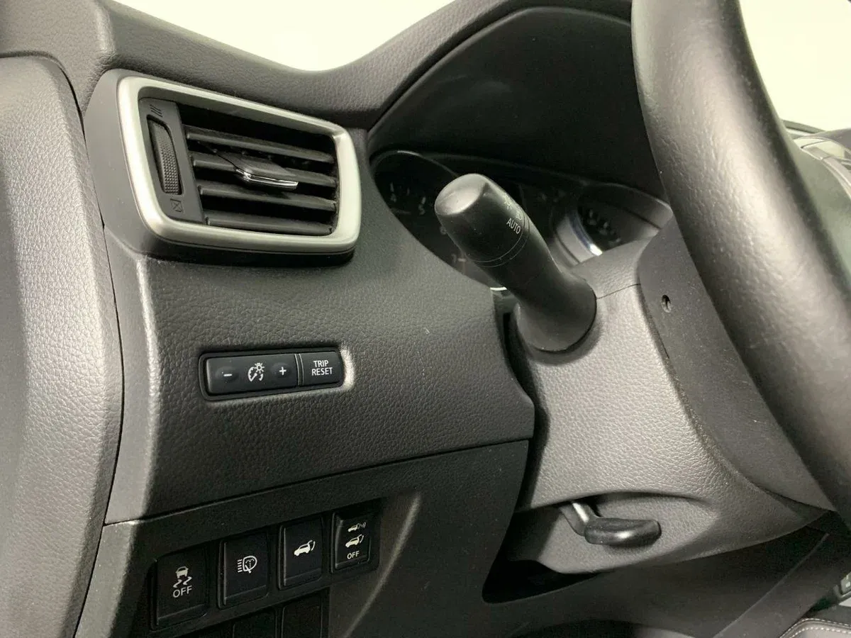 🚘 марка и модель: x-trail, 2017 📏 пробег: 162000км 📆 год: 2017 📝 кпп: (cvt) двигатель: 2л ⚙️ описание: комплектация и комфорт: - 2хзонный климат-контроль - бортовой компьютер - датчик дождя, света, навигационная система - панорамная крыша + люк - подогрев передних сидений - подогрев зеркал, лобового стекла - кожаный мультируль, круиз-контроль - регулировка руля: в 2х плоскостях - кнопка старт/стоп с бесключевым доступом - камера заднего вида, обзор 360° - передние и задние парктроники - сенсорный экран мультимедиа, bluetooth, usb - система стабилизации, антипробуксовка - омыватели фар, противотуманные фары - легкосплавные диски - рейлинги на крыше обслужен по регламенту, жидкости и фильтры заменены вовремя в салоне не курили, гаражное хранение 💰 цена: 1 650 000 🌍 город: 📞 телефон: +79495615341 - фотография - 9