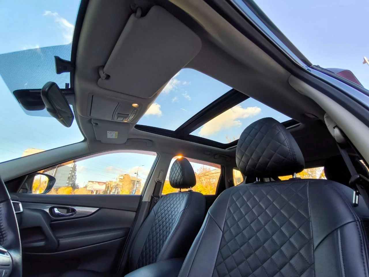 🚘 марка и модель: x-trail, 2017 📏 пробег: 162000км 📆 год: 2017 📝 кпп: (cvt) двигатель: 2л ⚙️ описание: комплектация и комфорт: - 2хзонный климат-контроль - бортовой компьютер - датчик дождя, света, навигационная система - панорамная крыша + люк - подогрев передних сидений - подогрев зеркал, лобового стекла - кожаный мультируль, круиз-контроль - регулировка руля: в 2х плоскостях - кнопка старт/стоп с бесключевым доступом - камера заднего вида, обзор 360° - передние и задние парктроники - сенсорный экран мультимедиа, bluetooth, usb - система стабилизации, антипробуксовка - омыватели фар, противотуманные фары - легкосплавные диски - рейлинги на крыше обслужен по регламенту, жидкости и фильтры заменены вовремя в салоне не курили, гаражное хранение 💰 цена: 1 650 000 🌍 город: 📞 телефон: +79495615341 - фотография - 10