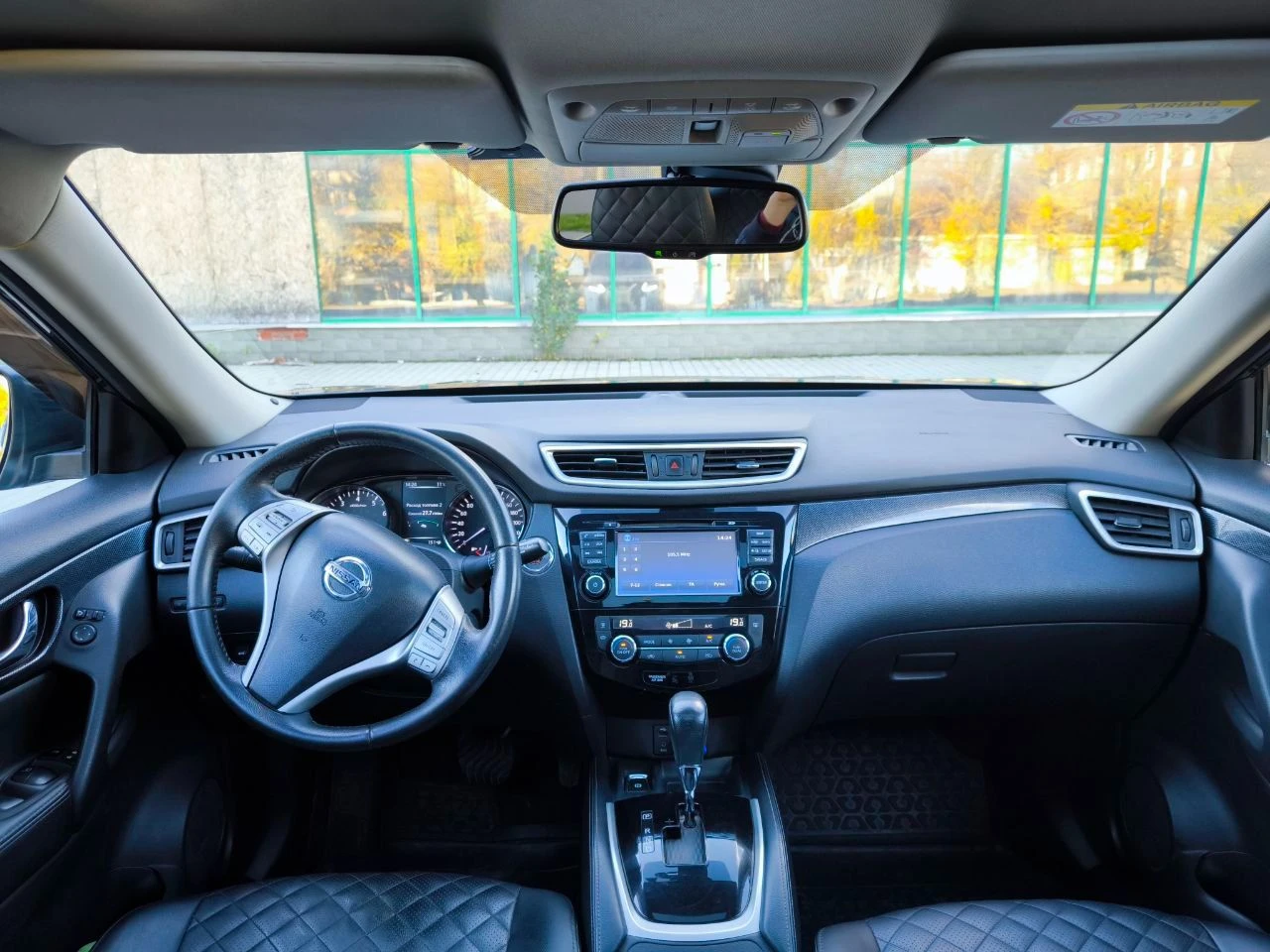 🚘 марка и модель: x-trail, 2017 📏 пробег: 162000км 📆 год: 2017 📝 кпп: (cvt) двигатель: 2л ⚙️ описание: комплектация и комфорт: - 2хзонный климат-контроль - бортовой компьютер - датчик дождя, света, навигационная система - панорамная крыша + люк - подогрев передних сидений - подогрев зеркал, лобового стекла - кожаный мультируль, круиз-контроль - регулировка руля: в 2х плоскостях - кнопка старт/стоп с бесключевым доступом - камера заднего вида, обзор 360° - передние и задние парктроники - сенсорный экран мультимедиа, bluetooth, usb - система стабилизации, антипробуксовка - омыватели фар, противотуманные фары - легкосплавные диски - рейлинги на крыше обслужен по регламенту, жидкости и фильтры заменены вовремя в салоне не курили, гаражное хранение 💰 цена: 1 650 000 🌍 город: 📞 телефон: +79495615341 - фотография - 7