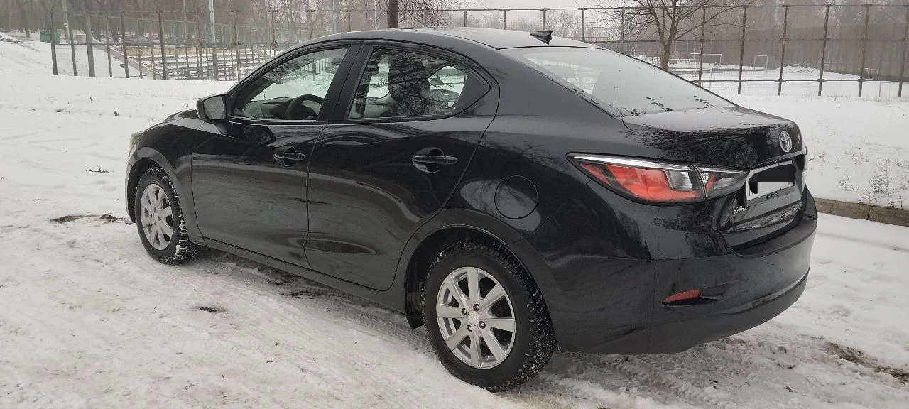 Toyota yaris 2019 год 1.5атмосферный 4 цилиндра, 107 лс, 130тыс км пробег, 6ст. автоматическая кпп местный учет машина в отличном состоянии, кузов оцинкован, ржавчины нет расход топлива 5.5- 7.5 в комплектации кнопка старт-стоп, активный круиз контроль, камера заднего хода, навигация и другое два комплекта покрышек и ковриков надёжный японский автомобиль цена 1.320 р тел +79493786727 - фотография - 2