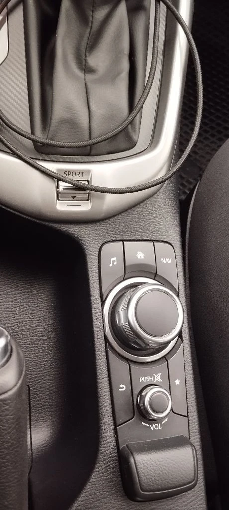 Toyota yaris 2019 год 1.5атмосферный 4 цилиндра, 107 лс, 130тыс км пробег, 6ст. автоматическая кпп местный учет машина в отличном состоянии, кузов оцинкован, ржавчины нет расход топлива 5.5- 7.5 в комплектации кнопка старт-стоп, активный круиз контроль, камера заднего хода, навигация и другое два комплекта покрышек и ковриков надёжный японский автомобиль цена 1.320 р тел +79493786727 - фотография - 9