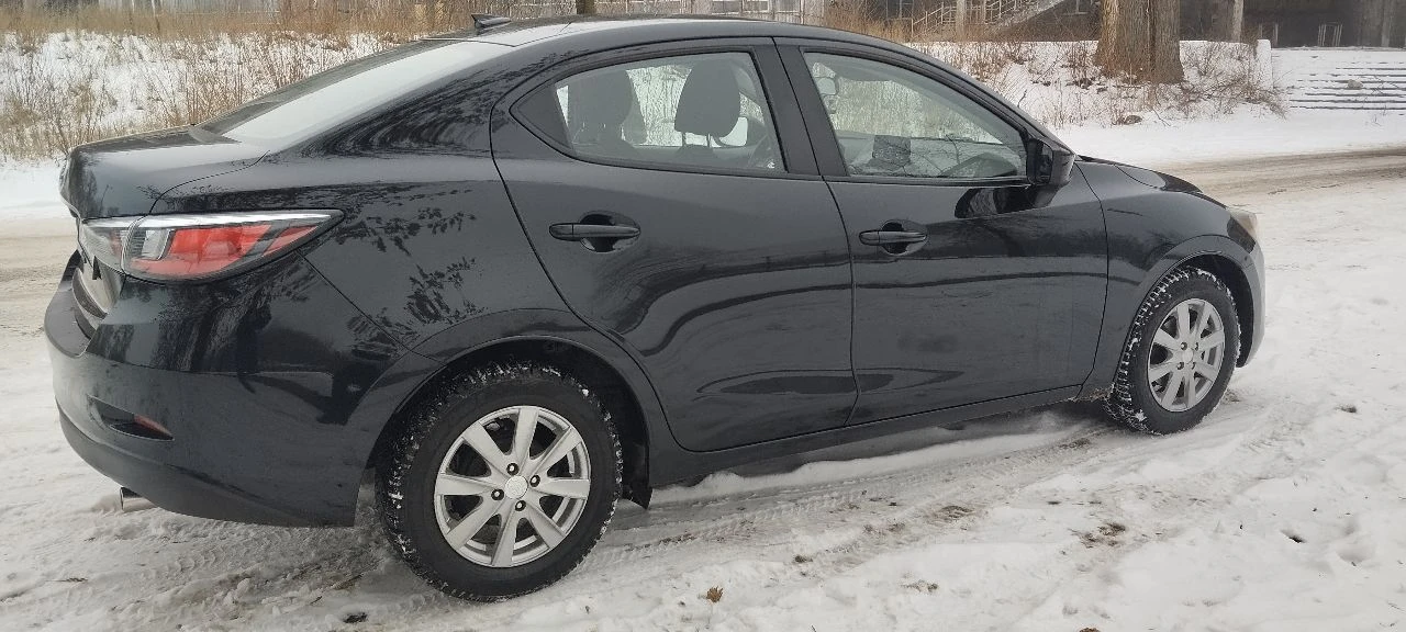 Toyota yaris 2019 год 1.5атмосферный 4 цилиндра, 107 лс, 130тыс км пробег, 6ст. автоматическая кпп местный учет машина в отличном состоянии, кузов оцинкован, ржавчины нет расход топлива 5.5- 7.5 в комплектации кнопка старт-стоп, активный круиз контроль, камера заднего хода, навигация и другое два комплекта покрышек и ковриков надёжный японский автомобиль цена 1.320 р тел +79493786727 - фотография - 5