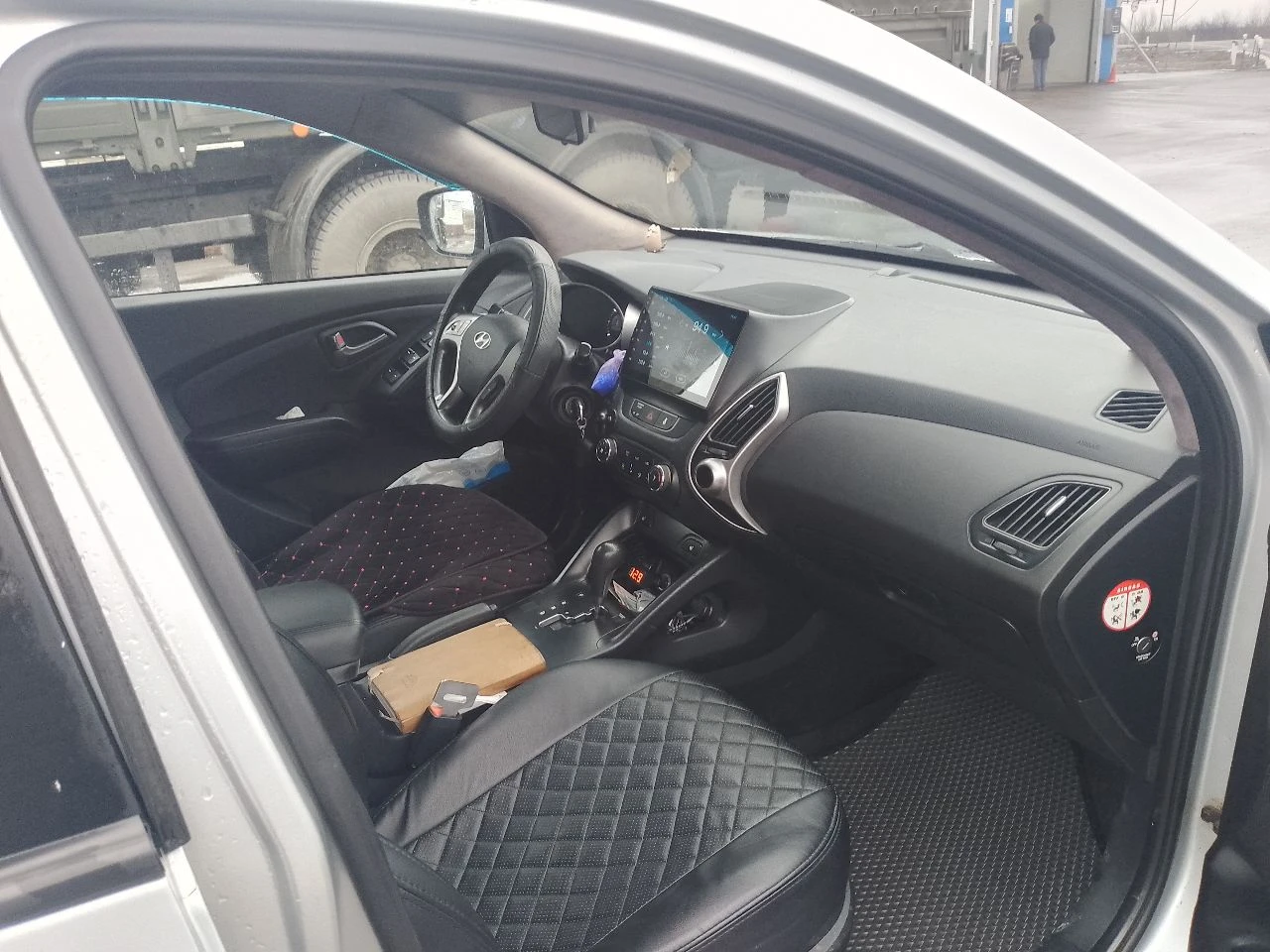 Продам hyundai ix 35 2л. 2014 г. в. , рестайлинг. пробег 180000. газ/бензин вписан в тех. паспорт. собственник. цена 1050000 руб. , без торга. +79493684849 - фотография - 6