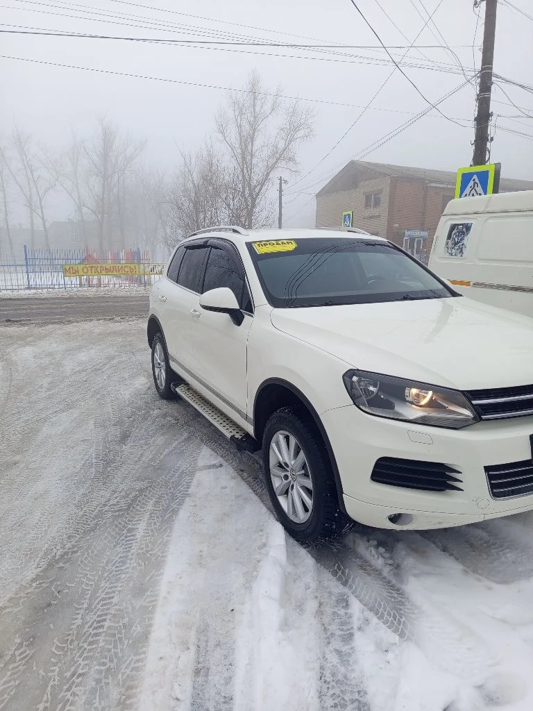 Фольксваген туарег 2010 год. 3.6 бензин. 249 л. с. 350 т. пробег. авто в дтп не было. есть возрастные подкрасы сколов. ржавчины гнили нет. двигатель полностью после капитального ремонта. расхода масла нет вообще, от замены до замены. редуктора, раздатка, акпп масла поменяны. пневма и все агрегаты работают как положено. цена 1750000. +79591335103 - фотография - 3