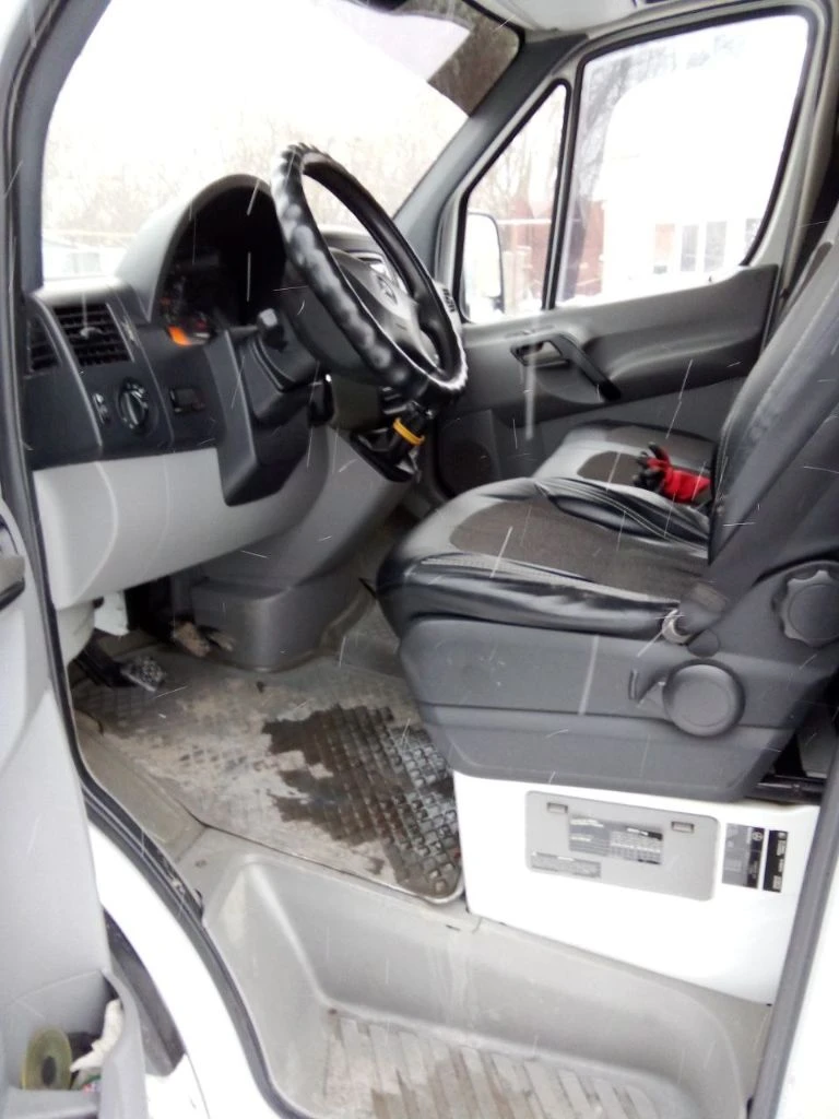 Продаётся mercedes-benz sprinter с холодильной установкой, 2008 года в отличном состоянии. автомобиль оснащён надёжным двигателем om 646, холодильным оборудованием thermolife 3001, которое работает безупречно. установлена зимняя резина lassa с износом всего 10%. в машине всё функционирует исправно, включая свежий аккумулятор и новый стартер — запускается без проблем даже в сильные морозы. форсунки в порядке, егр удалён. sprinter оснащён двумя турбинами, мощность 150 л. с., динамика отличная. не участвовал в дтп. реальному покупателю торг. +79493104555 - фотография - 4