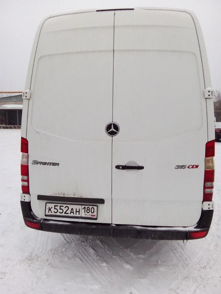 Продаётся mercedes-benz sprinter с холодильной установкой, 2008 года в отличном состоянии. автомобиль оснащён надёжным двигателем om 646, холодильным оборудованием thermolife 3001, которое работает безупречно. установлена зимняя резина lassa с износом всего 10%. в машине всё функционирует исправно, включая свежий аккумулятор и новый стартер — запускается без проблем даже в сильные морозы. форсунки в порядке, егр удалён. sprinter оснащён двумя турбинами, мощность 150 л. с., динамика отличная. не участвовал в дтп. реальному покупателю торг. +79493104555 - фотография - 2