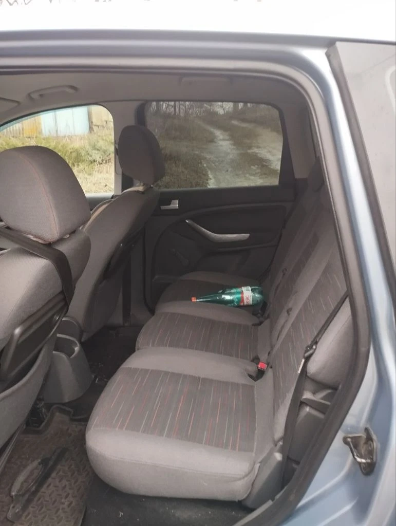 Ford c-max 1.8l, 2007г, пробег 195 000 сборка германия классный, комфортный семейный автомобиль с огромным вместительным салоном-трансформером. в россии с 2020 года, до этого каталась по дорогам финляндии. кузов оцинкованный, состояние на твёрдую 5. лкп вкруг близко к заводским значениям - 200-300 мкм. мотор цепной, для своего пробега в идеальном состоянии: масло не расходует, работает как часы, едет очень бодро. даже на месте родной катализатор. всегда своевременные то, машина полностью обслужена. мотор эксплуатируется на оригинальном масле ford. по комплектации: - кондиционер - эсп - регулировка руля по высоте и вылету - электро зеркала - abs - неплохая родная музыка - подрулевое управление магнитолой в целом, добротная, универсальная машина, в которой не только чувствуешь себя комфортно на дальних расстояниях, можешь перевозить габаритные грузы, но и есть возможность получить эмоции от быстрой, маневренной езды, потому что машина на это способна. лучшее сочетание цена/качество/комфорт. свежее то, наличие диагностической карты! цена 585 000, небольшой торг горловка, +79494804415, есть телеграм. - фотография - 8