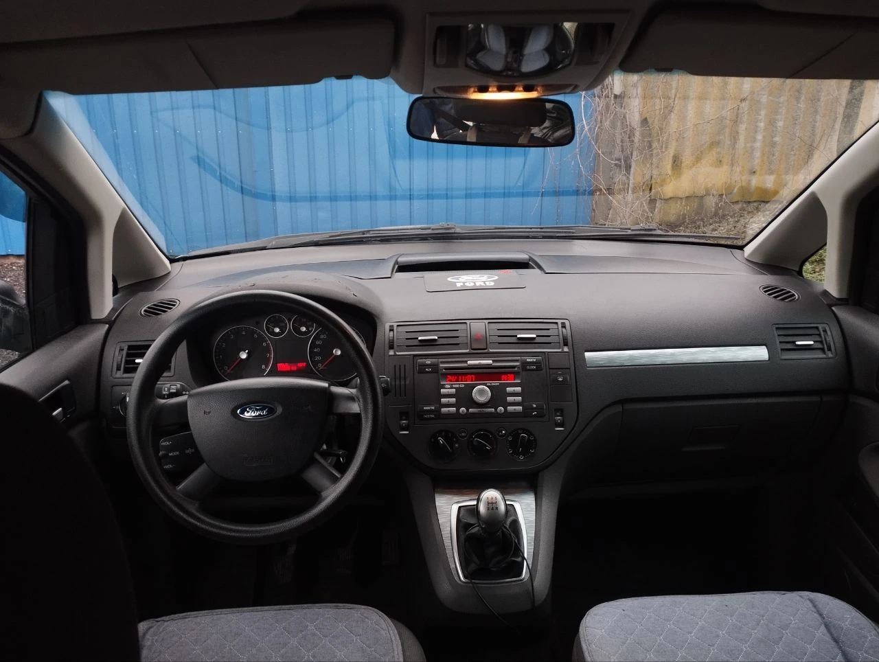 Ford c-max 1.8l, 2007г, пробег 195 000 сборка германия классный, комфортный семейный автомобиль с огромным вместительным салоном-трансформером. в россии с 2020 года, до этого каталась по дорогам финляндии. кузов оцинкованный, состояние на твёрдую 5. лкп вкруг близко к заводским значениям - 200-300 мкм. мотор цепной, для своего пробега в идеальном состоянии: масло не расходует, работает как часы, едет очень бодро. даже на месте родной катализатор. всегда своевременные то, машина полностью обслужена. мотор эксплуатируется на оригинальном масле ford. по комплектации: - кондиционер - эсп - регулировка руля по высоте и вылету - электро зеркала - abs - неплохая родная музыка - подрулевое управление магнитолой в целом, добротная, универсальная машина, в которой не только чувствуешь себя комфортно на дальних расстояниях, можешь перевозить габаритные грузы, но и есть возможность получить эмоции от быстрой, маневренной езды, потому что машина на это способна. лучшее сочетание цена/качество/комфорт. свежее то, наличие диагностической карты! цена 585 000, небольшой торг горловка, +79494804415, есть телеграм. - фотография - 7