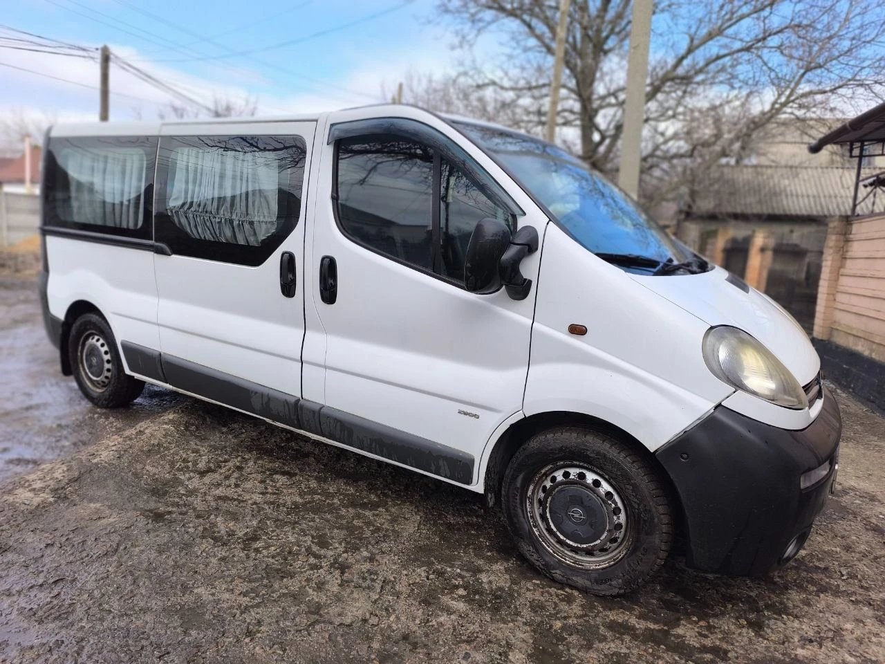 Продам опель виваро 2006г. легковой пассажирский,7+1 мест, на уверенном ходу, не битый, зимняя резин... - фотография