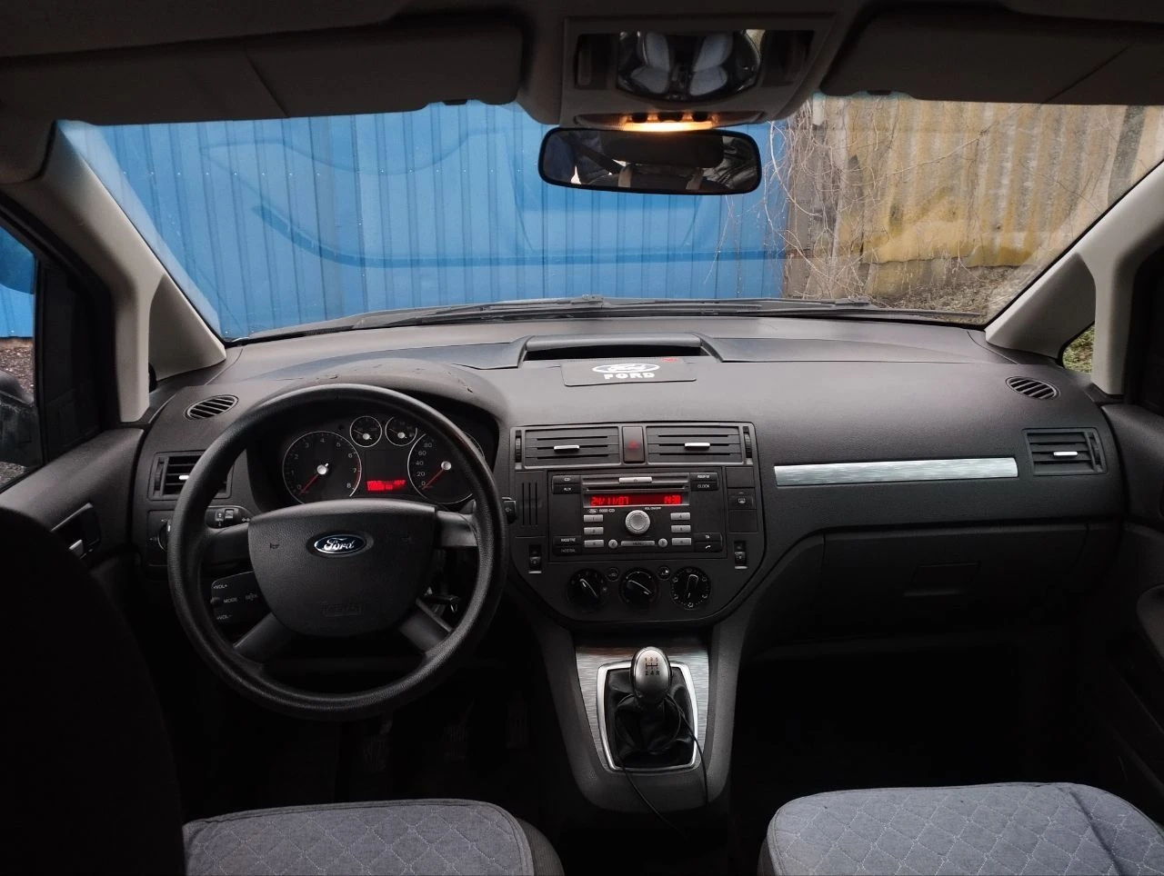 Ford c-max 1.8l, 2007г, пробег 195 000 сборка германия классный, комфортный семейный автомобиль с удобным и вместительным салоном-трансформером. в россии с 2020 года, до этого каталась по дорогам финляндии. кузов оцинкованный, состояние на твёрдую 5. лкп вкруг близко к заводским значениям - 200-300 мкм. мотор цепной, для своего пробега в идеальном состоянии: масло не расходует, работает как часы, едет очень бодро. эксплуатируется на оригинальном масле ford. даже на месте родной катализатор. по комплектации: - кондиционер - эсп - регулировка руля по высоте и вылету - электро зеркала - abs - неплохая родная музыка - подрулевое управление магнитолой в целом, добротная, универсальная машина, в которой не только чувствуешь себя комфортно на дальних расстояниях, можешь перевозить габаритные грузы, но и есть возможность получить эмоции от быстрой, маневренной езды, потому что машина на это способна. свежее то, наличие диагностической карты! цена 585 000, небольшой торг горловка, +79494804415, есть телеграм. - фотография - 8