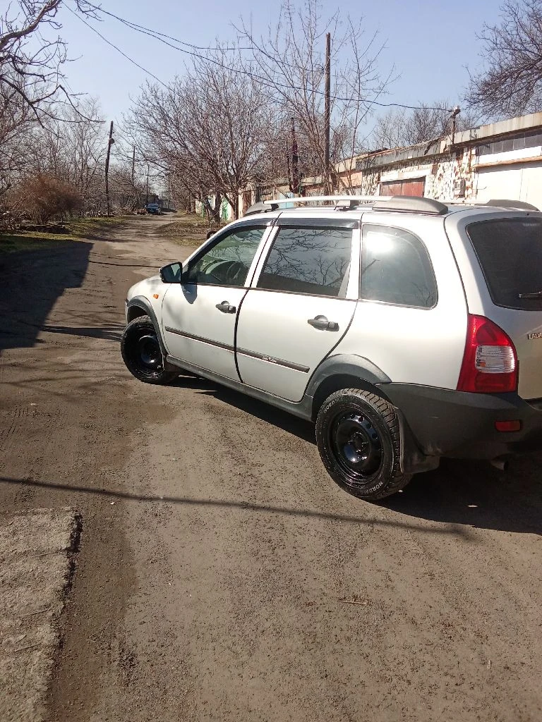 Продам лада калина универсал.2011г. мотор1.6 8-клап. мкпп. пробег 230000.продажа в связи с покупкой нового авто. цена 280000.торг. находится г. торез. тел. +79496279107 тел. +79493259910 - фотография - 3