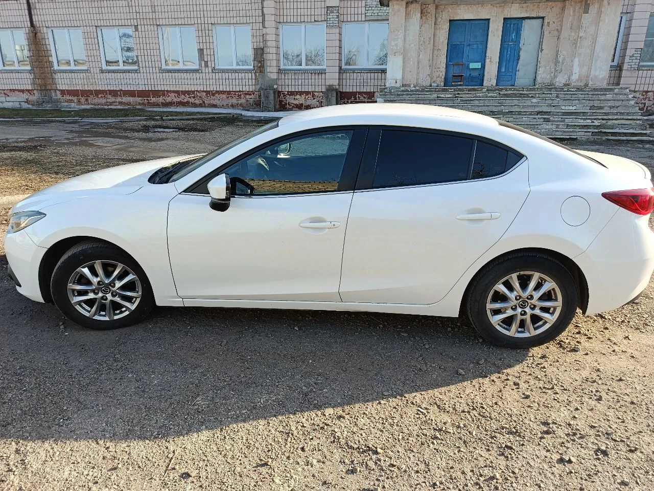 Мазда3 2014г.1.6 акпп. пробег 173 т. хорошее сост. вложений не требует.2 хоз. тел. +79592204647.лнр. свердловск. - фотография - 2