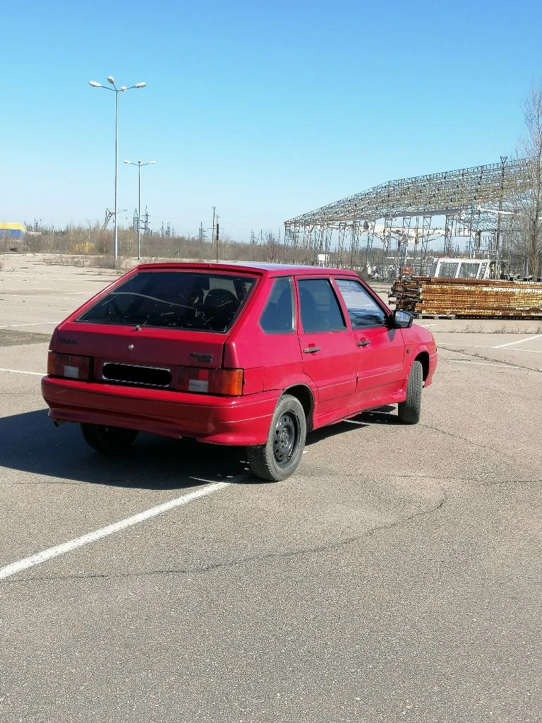 Продаётся ваз 2114, 2005г. , объем 1.5л, едет бодро. цена 195 тыс. руб. техника хорошая. ходовая живая. мотор работает отлично, не троит, не дымит, запускается с пол тычка и в мороз. коробка без нареканий, не выбивает, не хрустит. кузов ровный, без рыжиков. ляда целая. дно, пороги, стаканы, низа дверей целые. электрика исправна, 2 эл. стеклоподъёмника. гранта зеркала с повторителями. музыка играет. резина зима r14. автомобиль на полном ходу. салон ухожен. печка греет. центральный замок. документы чистые, без штрафов, запретов, ограничений. переоформление без проблем, дкп на руках. осмотр: макеевка, шахтерск по вопросам звоните: +79496306865 - фотография - 11
