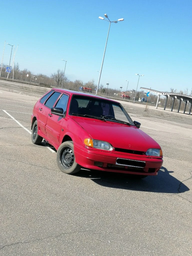 Продаётся ваз 2114, 2005г. , объем 1.5л, едет бодро. цена 195 тыс. руб. техника хорошая. ходовая живая. мотор работает отлично, не троит, не дымит, запускается с пол тычка и в мороз. коробка без нареканий, не выбивает, не хрустит. кузов ровный, без рыжиков. ляда целая. дно, пороги, стаканы, низа дверей целые. электрика исправна, 2 эл. стеклоподъёмника. гранта зеркала с повторителями. музыка играет. резина зима r14. автомобиль на полном ходу. салон ухожен. печка греет. центральный замок. документы чистые, без штрафов, запретов, ограничений. переоформление без проблем, дкп на руках. осмотр: макеевка, шахтерск по вопросам звоните: +79496306865 - фотография - 7