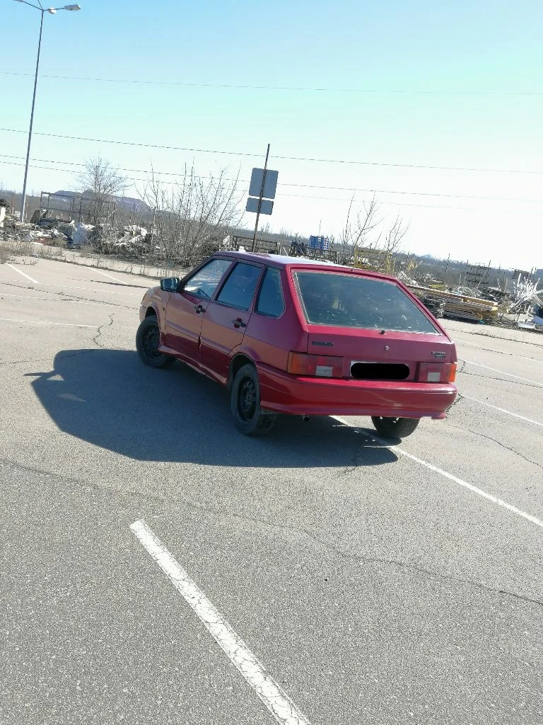 Продаётся ваз 2114, 2005г. , объем 1.5л, едет бодро. цена 195 тыс. руб. техника хорошая. ходовая живая. мотор работает отлично, не троит, не дымит, запускается с пол тычка и в мороз. коробка без нареканий, не выбивает, не хрустит. кузов ровный, без рыжиков. ляда целая. дно, пороги, стаканы, низа дверей целые. электрика исправна, 2 эл. стеклоподъёмника. гранта зеркала с повторителями. музыка играет. резина зима r14. автомобиль на полном ходу. салон ухожен. печка греет. центральный замок. документы чистые, без штрафов, запретов, ограничений. переоформление без проблем, дкп на руках. осмотр: макеевка, шахтерск по вопросам звоните: +79496306865 - фотография - 3