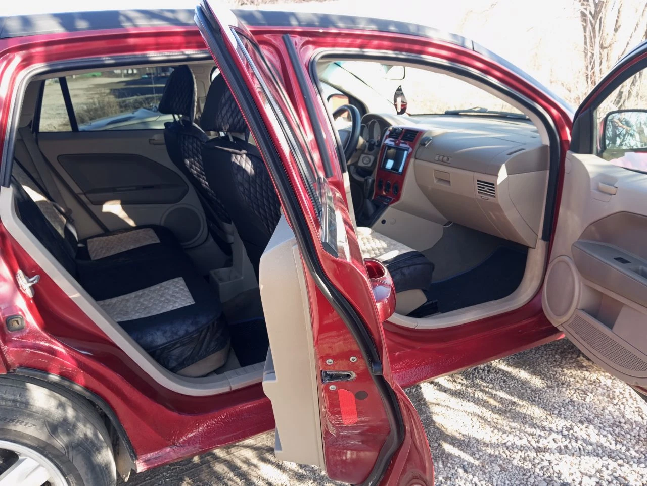 Продам dodge caliber 2007г. 1.8 бензин, кпп-механика, пробег: 230т. в хорошем состоянии на свои года, ну и не новый! двигатель, кпп, подвеска все в норме, на хорошем ходу! по кузову не гнилой не ржавый. abs, airbag, гур, кондиционер, эл/стекла-зеркала, подогрев сидений, ц/замок, магнитола 2 din, камера зад. вида и т. д. салон хороший. документы в порядке: птс, стс, дкп. ц: 550.000р. енакиево. +79493652755. - фотография - 7