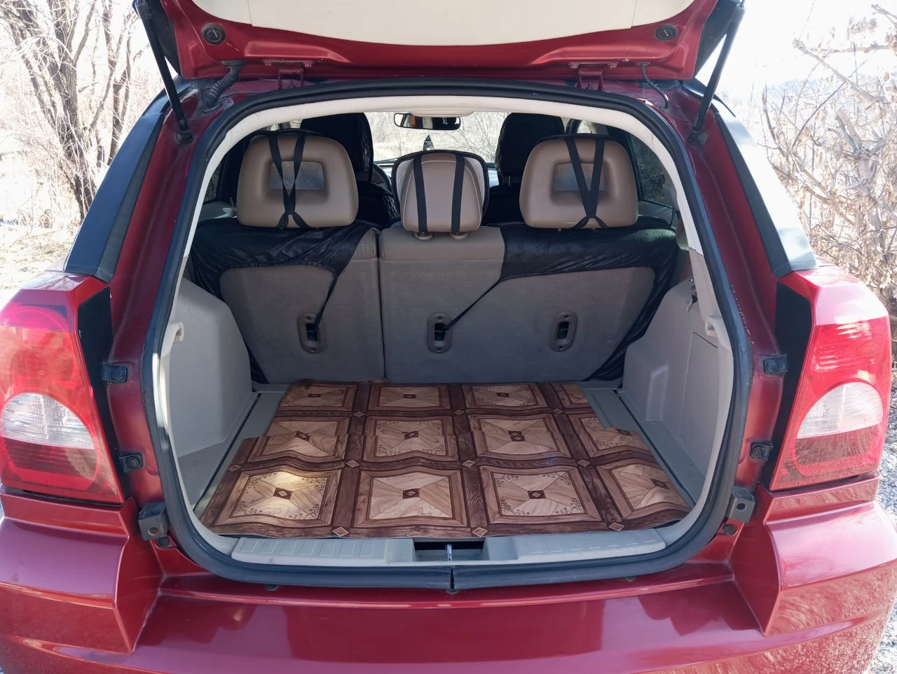 Продам dodge caliber 2007г. 1.8 бензин, кпп-механика, пробег: 230т. в хорошем состоянии на свои года, ну и не новый! двигатель, кпп, подвеска все в норме, на хорошем ходу! по кузову не гнилой не ржавый. abs, airbag, гур, кондиционер, эл/стекла-зеркала, подогрев сидений, ц/замок, магнитола 2 din, камера зад. вида и т. д. салон хороший. документы в порядке: птс, стс, дкп. ц: 550.000р. енакиево. +79493652755. - фотография - 8