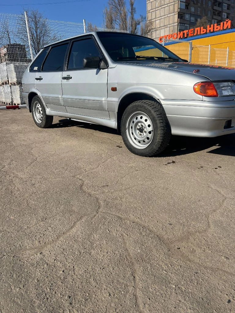 Продам продам ваз 2114 2004г. (чепырка). состояние нормальное сел поехал. машина не труха. мотор тянет бодро, коробка не выбивает не хрустит все четко. много чего зделано и меняно. все что должно работать все работает. есть моменты по лкп не критично машина не новая. машина обслужена новый антифриз, датчики, помпа, ролик грм ремень, масло. новый лобовик!тормоза+вакумник. короче долго перечислять. ручник работает. резина хорошая зима шипованая. на лето скину. передние электро подъёмники. не плохая музыка+саб. магнитола норм. бортовой компьютер! хочу 230₽ реальному покупателю торг при виде денег!!! я не хозяин связь есть. стс, птс, дкп. без штрафов, запретов, арестов и т. д и т. п. местоположение город харцызск цена 230.000 тыс. руб+торг остальные вопросы по телефону либо же по телеграмму связь телеграмм @kamazist53229 сотовый +79494906447 - фотография - 2