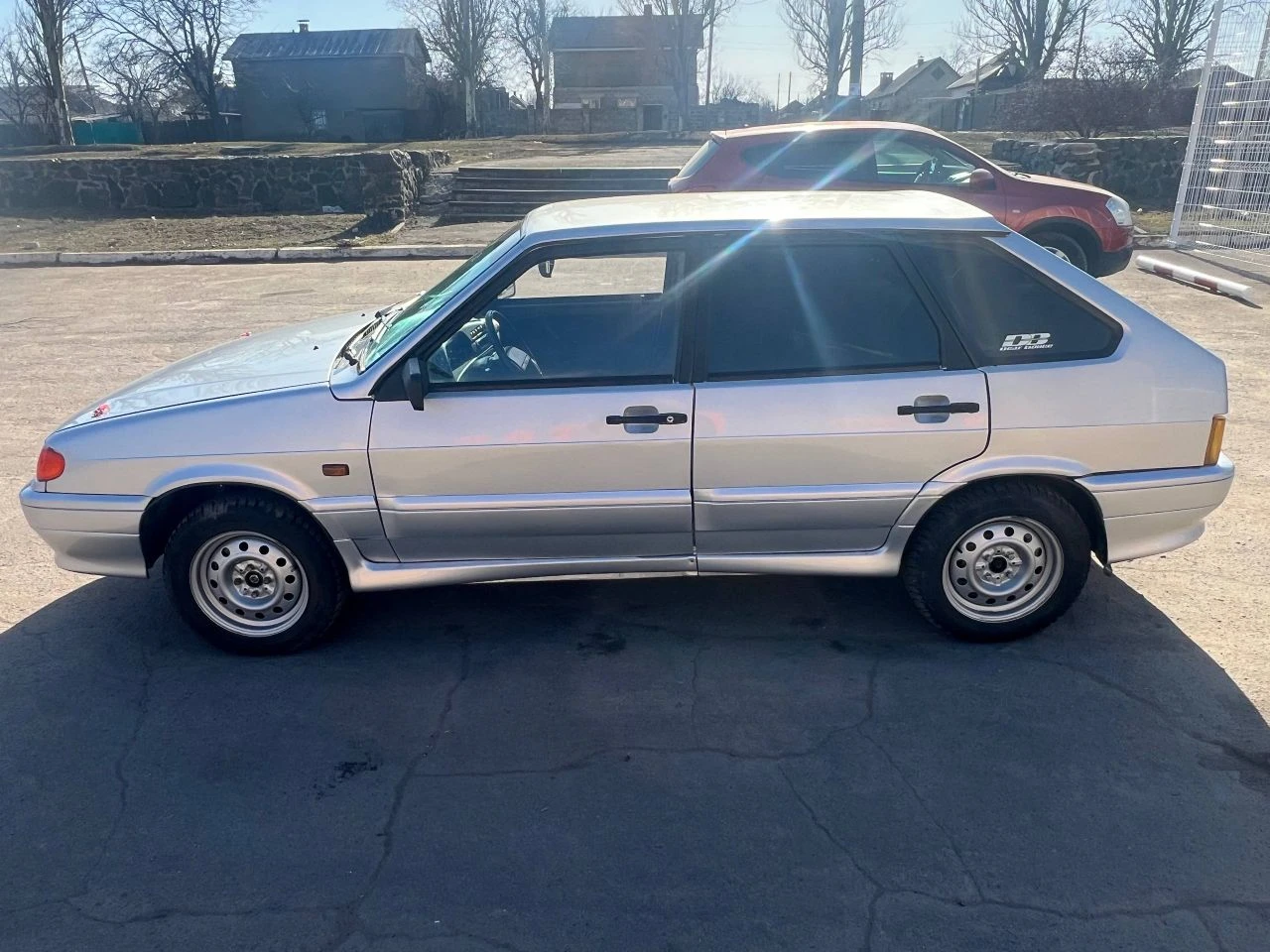 Продам продам ваз 2114 2004г. (чепырка). состояние нормальное сел поехал. машина не труха. мотор тянет бодро, коробка не выбивает не хрустит все четко. много чего зделано и меняно. все что должно работать все работает. есть моменты по лкп не критично машина не новая. машина обслужена новый антифриз, датчики, помпа, ролик грм ремень, масло. новый лобовик!тормоза+вакумник. короче долго перечислять. ручник работает. резина хорошая зима шипованая. на лето скину. передние электро подъёмники. не плохая музыка+саб. магнитола норм. бортовой компьютер! хочу 230₽ реальному покупателю торг при виде денег!!! я не хозяин связь есть. стс, птс, дкп. без штрафов, запретов, арестов и т. д и т. п. местоположение город харцызск цена 230.000 тыс. руб+торг остальные вопросы по телефону либо же по телеграмму связь телеграмм @kamazist53229 сотовый +79494906447 - фотография - 9