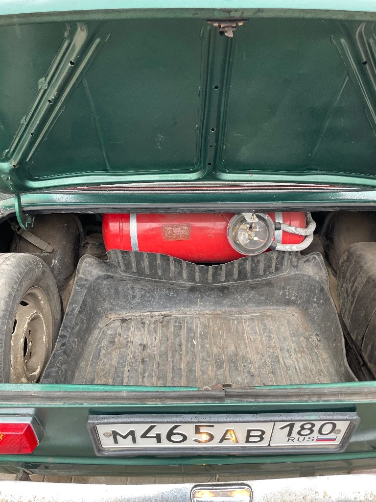 Продам ваз 2101.мотор без нареканий. коробка не воет, не выбивает. дно, пороги без дыр и ржавчины. стоит газ пропан (вписан в птс). из нового: аккумулятор, стартер, кардан перебран(крестовины, подвесной подшипник), резина сзади новая, спереди пару сезонов походит, ходовка перебиралась. печка греет, музыка, сигнализация, центральный замок. с документами порядок. цена 85 тыс. макеевка. тел. +7949-517-72-17. - фотография - 7