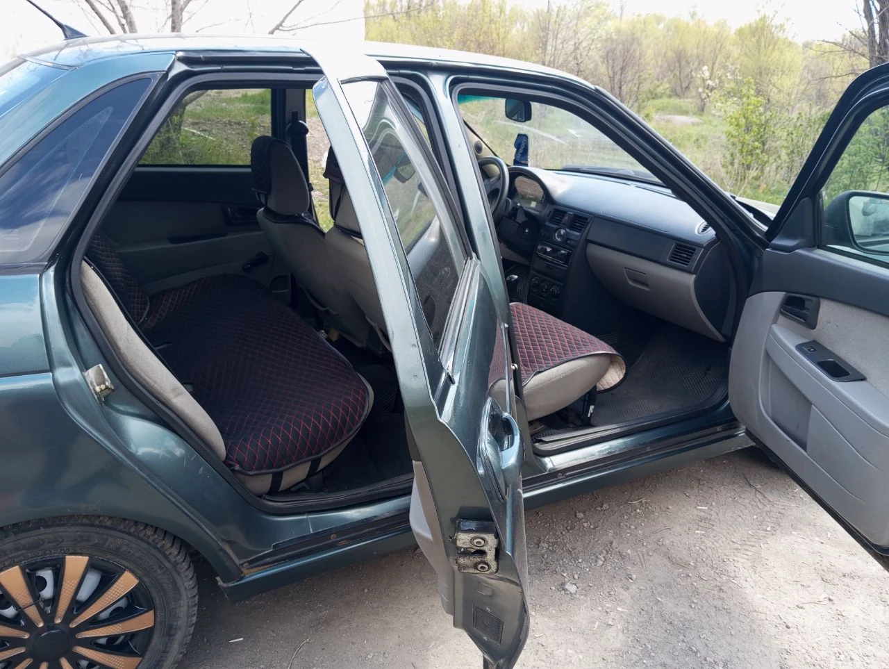 Продам lada priora 2008г. 1.6 бензин, пробег: 250т. в хорошем состоянии, не бита, стекла в родне. дно, стаканы все целое (обработаное). двигатель шепчет (пушка) кпп, отлично, подвеска вся перебрана, сел и поехал! эур, airbag, abs, эл/стекла-зеркала, хорошая музыка, ц/замок. местный учет, документы в порядке. ц: 265.000р. енакиево. +79493652755. - фотография - 14