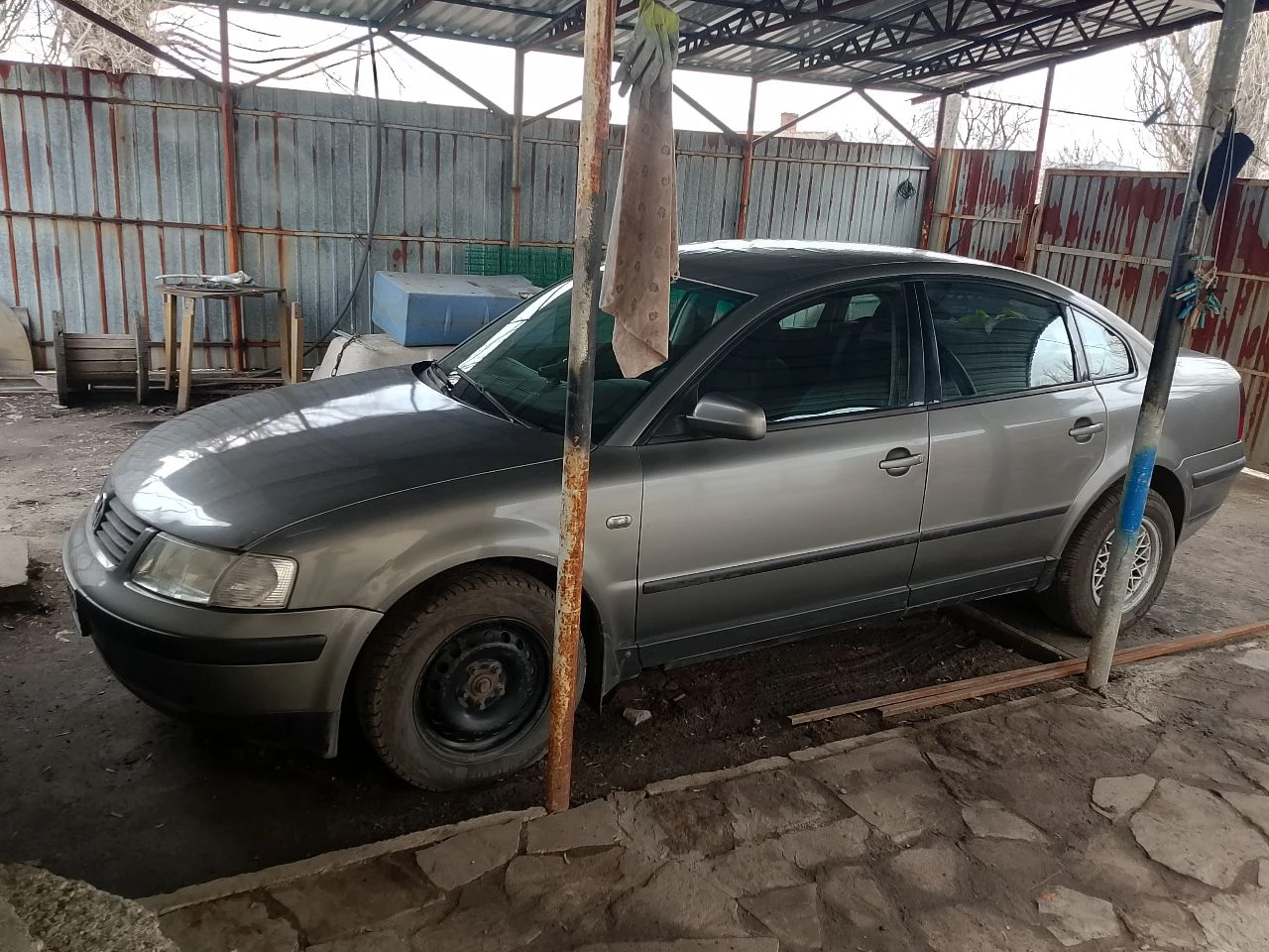 Срочно продам фольксваген пассат в5 1999год. двигатель 1.9 дизель, после капремонта. авто в нормальн... - фотография