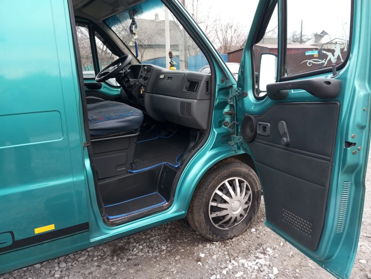 Продам семейного красавца буса fiat dukato 2000г. грузовой. 2.8 tdi ( пушка). авто местное, не пригон. в хорошем состоянии, делался для себя! на хорошем ходу, стоит без дела. новая резина, акб. гур, магнитола. документы в порядке, местный учет! ц: 580.000р. енакиево. +79493652755. - фотография - 6