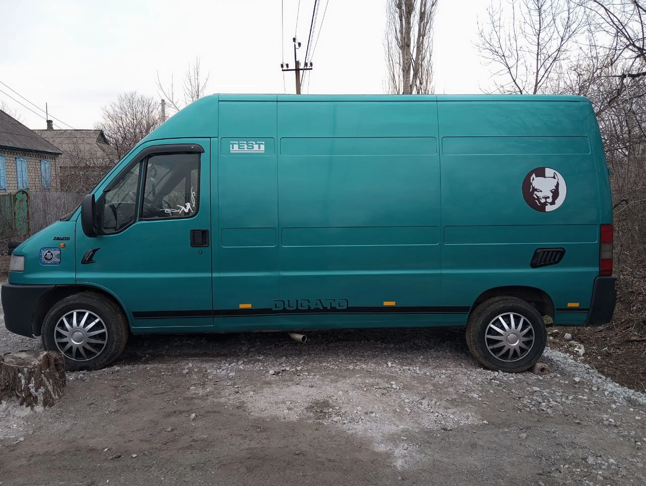 Продам семейного красавца буса fiat dukato 2000г. грузовой. 2.8 tdi ( пушка). авто местное, не пригон. в хорошем состоянии, делался для себя! на хорошем ходу, стоит без дела. новая резина, акб. гур, магнитола. документы в порядке, местный учет! ц: 580.000р. енакиево. +79493652755. - фотография - 2