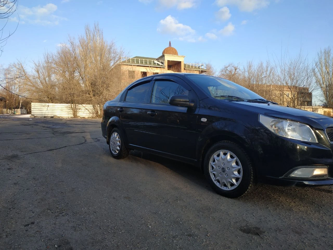 Находится в днр, в г. донецке. (центр города). цена 777 т рублей торг! рассмотрю любые варианты и предложения! продажа с переоформлением, буду присутствовать в мрео! тех. осмотр пройден. продам автомобиль chevrolet aveo-3/ravon nexia-r3 2018 года выпуска, мотор 1500 куб. см, (очень надёжный, цепной(отзывы читайте в интернете)), 5 ст. мкпп, пробег 112 т км! запаска ни разу не ставилась, новая! в хорошем ухоженном состоянии, делать ничего не нужно! находится в центре города донецка! все вопросы по тел +79493670351. если не на связи напишите любую смс я перезвоню, плохая связь комплектация: кондиционер, гидроусилитель руля, антибукс, 4 стеклоподъёмника, подушки безопасности, ц/з, магнитола, 4 динамика(2 перед и 2 зад), защита картера двигателя, электро зеркала с подогревом, туманки, ходовые огни, регулировка руля по высоте, коврик багажника, 2ключа, открывание багажника кнопкой с салона. цена 777 т рублей торг! рассмотрю любые варианты и предложения ! тел. +79493670351 центр города донецка торг - фотография - 2