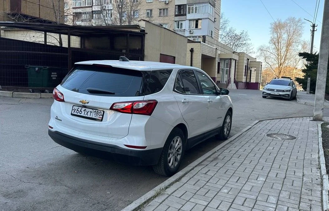 Шевроле эквинокс 2021г пробег 89900 км. .автомат. .отл сост. .. безопасность вся целая заводская. ..дистроник. .удержание в полосе. .без ключевой доступ. ..была замена переднего крыла в цвет. .кузов в родной краске. . цена 2.000.. . руб +79493353529 - фотография - 4