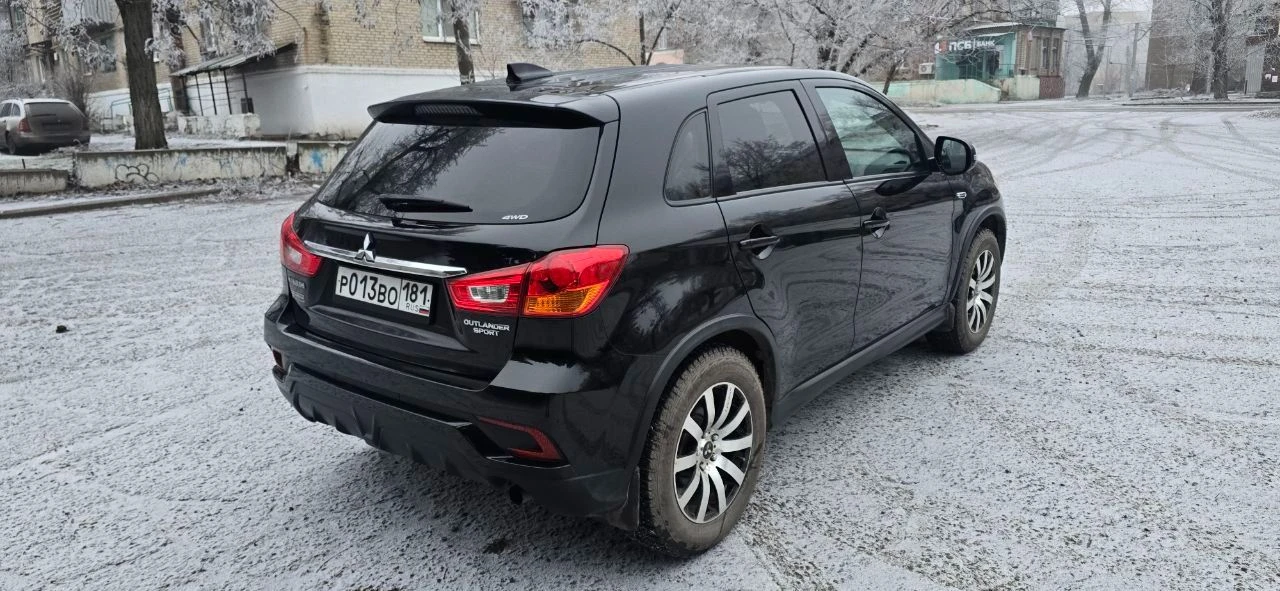 🚗 mitsubishi outlander sport, 2019 г. ! продаю надежный и ухоженный автомобиль в отличном техническом и внешнем состоянии. 🔹 двигатель: 2.0 бензин 🔹 привод: полный (awd) — уверенно едет в любую погоду 🔹 пробег: всего 48 000 км (родной) 🔹 год выпуска: 2019 ✅ автомобиль полностью обслужен, все то по регламенту ✅ без вложений — сел и поехал ✅ новая резина ✅ чистый, аккуратный салон ✅ я собственник, документы в порядке 📹 видео автомобиля — по запросу осмотр. петровское. красный луч. 💰 цена: 1 800 000 ₽ 📞 готов ответить на все вопросы, дополнительная информация по телефону 📲 телефон / telegram: +7 959 200 51 78 - фотография - 4