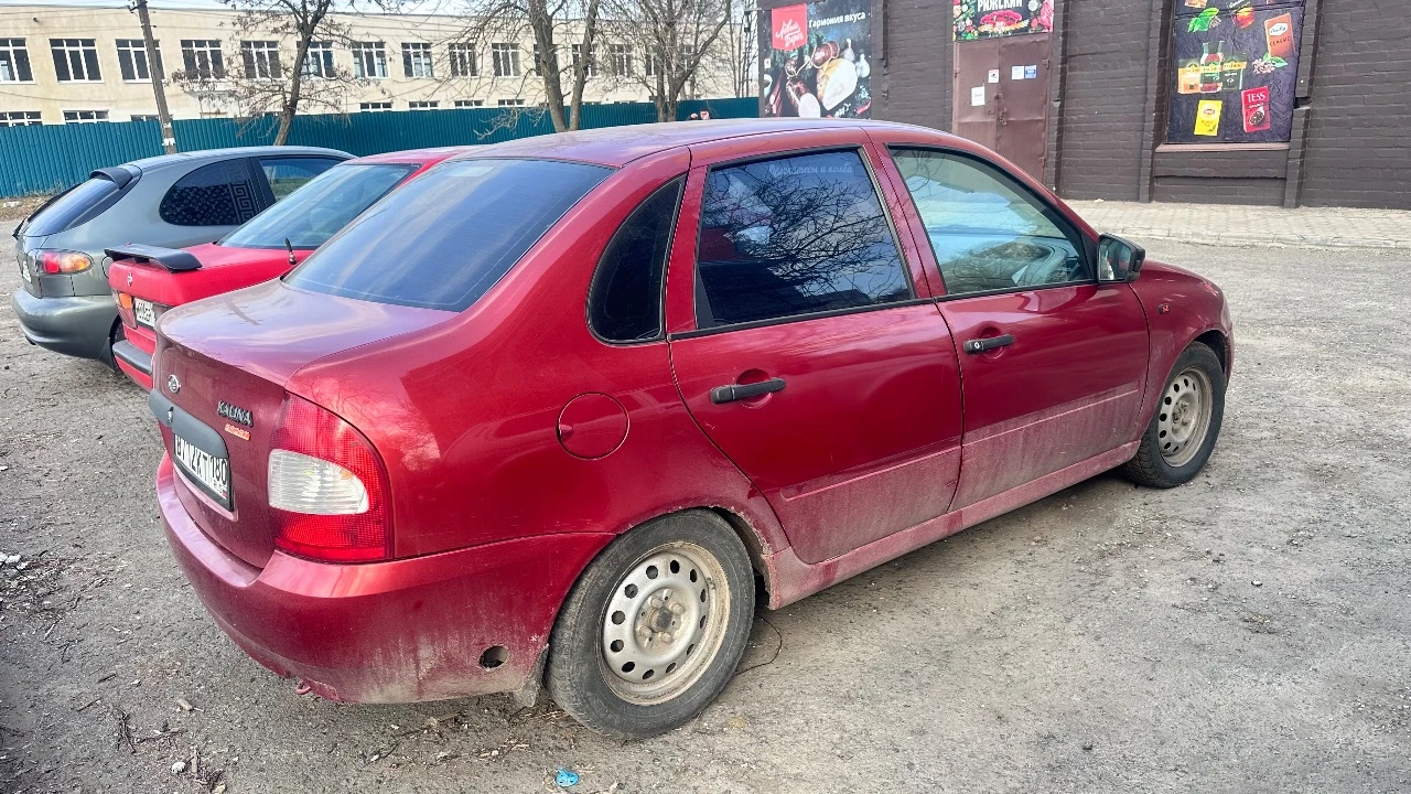 Продам ладу калину 2008 года пробег 140 000 стеклоподъемники передние, гидроусилитель руля, мотор 1,6; ходовая в норме, дно в идеальном состоянии, спортивная подвеска, новый генератор, новый аккумулятор, расходники вовремя менялись. находится в мариуполе. полное переоформление. цена 300.000 ₽ все вопросы по телефону +79499045540 виталий - фотография - 2
