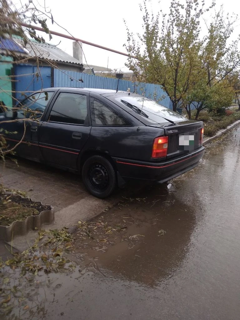Opel vectra 2.0 бензин, механика, 1991 года, двигатель 2.0 бензин (115 л. с.). пробег 292000 км. автомобиль в хорошем техническом состоянии, на ходу, без серьёзных вложений. цена 150000 рублей, возможен торг. +79495291050, сергей - фотография - 2