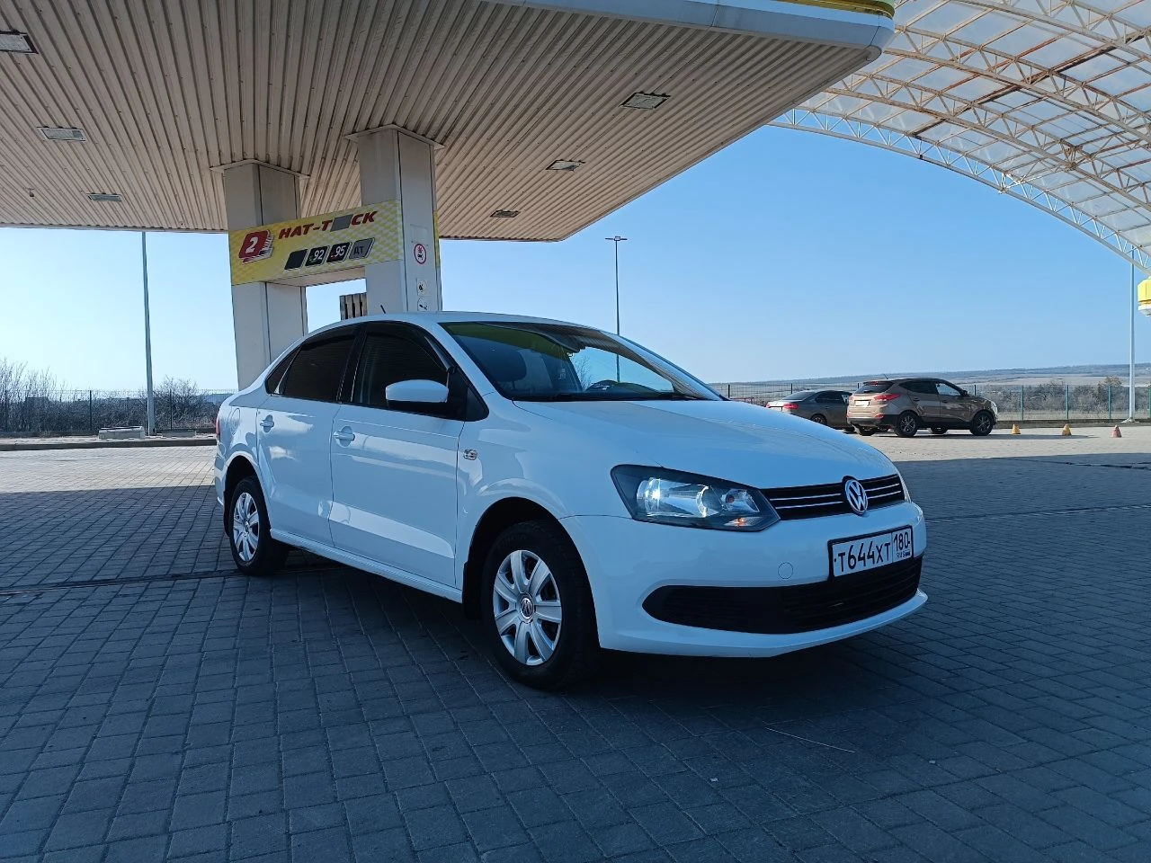 Продам volkswagen polo 1,6 2014г. в, первая регистрация в январе 2015 года, мех. 5ст. кпп. в хорошем... - фотография