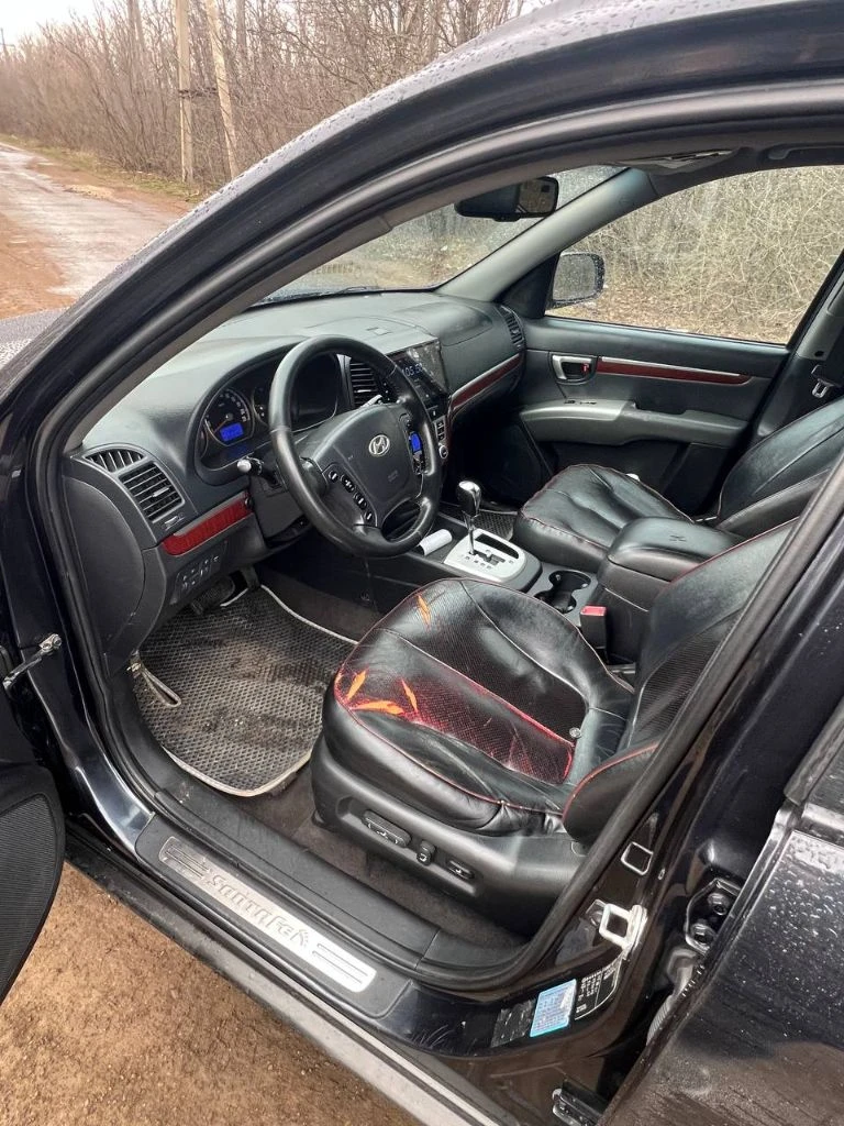 Hyundai santa fe. ® автомобиль в отличном состоянии как внешне так и технически. 🔝 двигатель 2.2 дизель 🔥 кпп автомат 2008 год, родной пробег 285 тысяч. полностью обслуженный автомобиль. ходовая часть без стуков скрипов и прочее. люк, климат контроль, подогрев руля и сидений, сенсорная мультимедиа, камера заднего вида, полный привод ! документы чистые, переоформление без каких либо проблем. цена 970 000₽ 💵 +7 (949) 481 48 40 роман ! телеграм на этом же номере. - фотография - 9