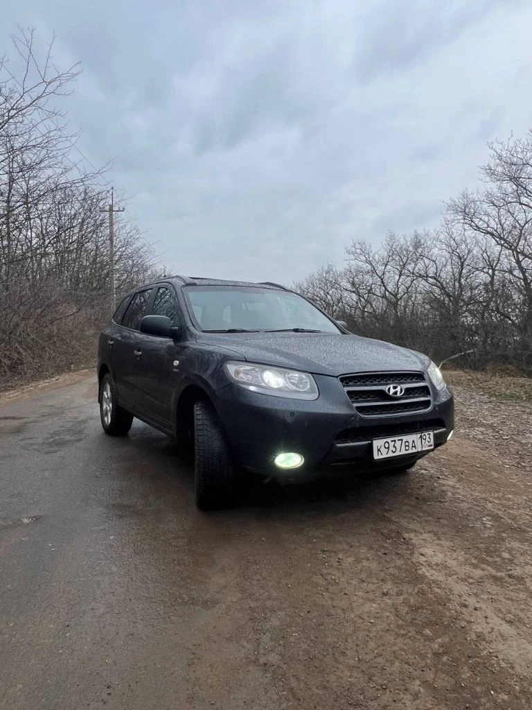 Hyundai santa fe. ® автомобиль в отличном состоянии как внешне так и технически. 🔝 двигатель 2.2 дизель 🔥 кпп автомат 2008 год, родной пробег 285 тысяч. полностью обслуженный автомобиль. ходовая часть без стуков скрипов и прочее. люк, климат контроль, подогрев руля и сидений, сенсорная мультимедиа, камера заднего вида, полный привод ! документы чистые, переоформление без каких либо проблем. цена 970 000₽ 💵 +7 (949) 481 48 40 роман ! телеграм на этом же номере. - фотография - 6