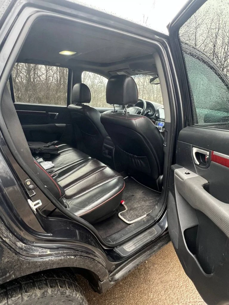 Hyundai santa fe. ® автомобиль в отличном состоянии как внешне так и технически. 🔝 двигатель 2.2 дизель 🔥 кпп автомат 2008 год, родной пробег 285 тысяч. полностью обслуженный автомобиль. ходовая часть без стуков скрипов и прочее. люк, климат контроль, подогрев руля и сидений, сенсорная мультимедиа, камера заднего вида, полный привод ! документы чистые, переоформление без каких либо проблем. цена 970 000₽ 💵 +7 (949) 481 48 40 роман ! телеграм на этом же номере. - фотография - 10