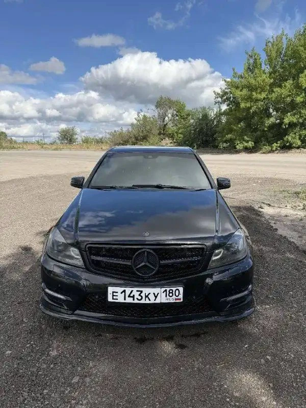Mercedes-benz c180 ​цена: 1 150 000 ₽ год: 2012 двигатель: 1.6 л / 156 л. с. пробег: 274 000 км ​кратко о машине: ​стильный внешний вид: полный антихром черные диски и агрессивный диффузор. ​салон: ухоженный комбинированный салон, руль с перфорацией и отделкой под карбон. ​состояние: машина обслужена, двигатель и коробка работают ровно. для своего пробега сохранилась отлично — как внешне, так и технически. ​комплектация: двухзонный климат, парктроники, мультируль, датчики света и дождя. ​юридически чиста, без штрафов и залогов старобешевский мо +79494029588 хорошый торг - фотография - 2
