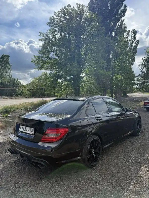 Mercedes-benz c180 ​цена: 1 150 000 ₽ год: 2012 двигатель: 1.6 л / 156 л. с. пробег: 274 000 км ​кратко о машине: ​стильный внешний вид: полный антихром черные диски и агрессивный диффузор. ​салон: ухоженный комбинированный салон, руль с перфорацией и отделкой под карбон. ​состояние: машина обслужена, двигатель и коробка работают ровно. для своего пробега сохранилась отлично — как внешне, так и технически. ​комплектация: двухзонный климат, парктроники, мультируль, датчики света и дождя. ​юридически чиста, без штрафов и залогов старобешевский мо +79494029588 хорошый торг - фотография - 4