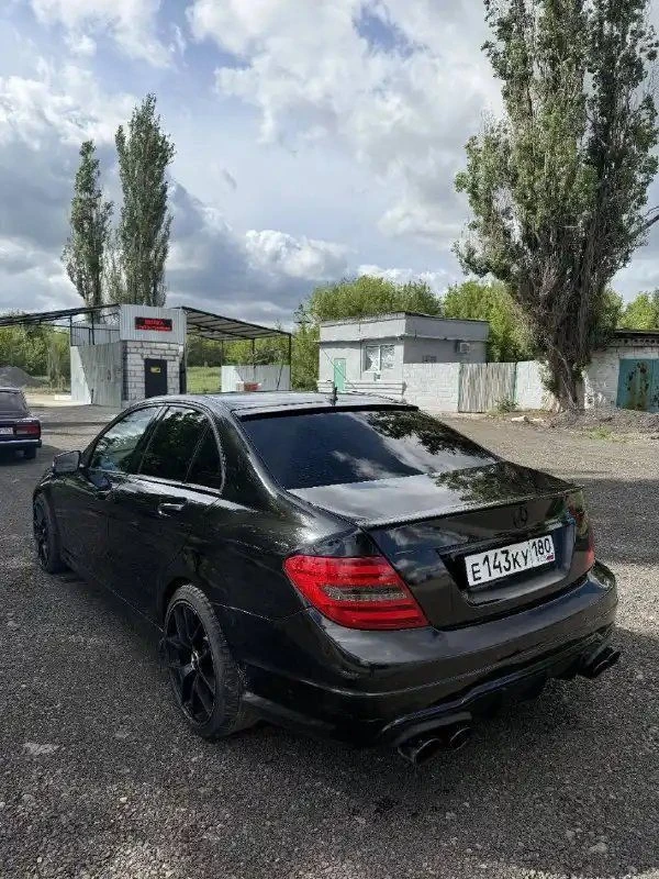 Mercedes-benz c180 ​цена: 1 150 000 ₽ год: 2012 двигатель: 1.6 л / 156 л. с. пробег: 274 000 км ​кратко о машине: ​стильный внешний вид: полный антихром черные диски и агрессивный диффузор. ​салон: ухоженный комбинированный салон, руль с перфорацией и отделкой под карбон. ​состояние: машина обслужена, двигатель и коробка работают ровно. для своего пробега сохранилась отлично — как внешне, так и технически. ​комплектация: двухзонный климат, парктроники, мультируль, датчики света и дождя. ​юридически чиста, без штрафов и залогов старобешевский мо +79494029588 хорошый торг - фотография - 5
