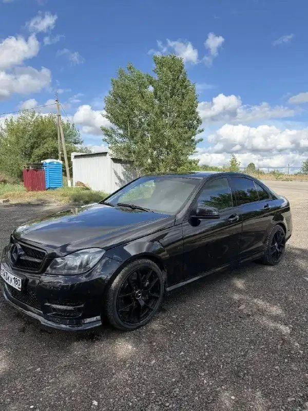 Mercedes-benz c180 ​цена: 1 150 000 ₽ год: 2012 двигатель: 1.6 л / 156 л. с. пробег: 274 000 км ​кратко о машине: ​стильный внешний вид: полный антихром черные диски и агрессивный диффузор. ​салон: ухоженный комбинированный салон, руль с перфорацией и отделкой под карбон. ​состояние: машина обслужена, двигатель и коробка работают ровно. для своего пробега сохранилась отлично — как внешне, так и технически. ​комплектация: двухзонный климат, парктроники, мультируль, датчики света и дождя. ​юридически чиста, без штрафов и залогов старобешевский мо +79494029588 хорошый торг - фотография - 3