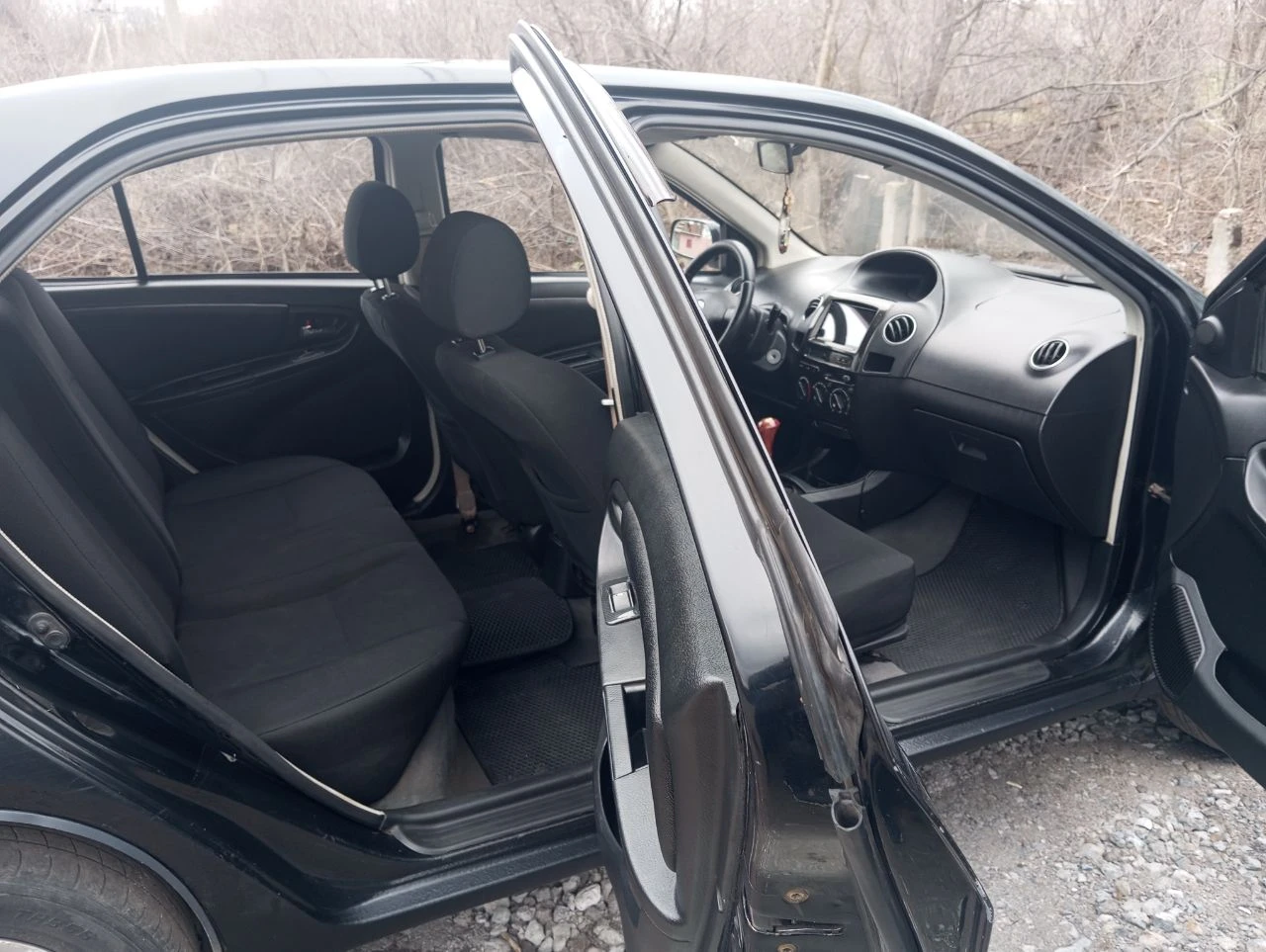 Енакиево. продам geely mk 2011г. 1.5 газ-бензин (зарегестрирован). в нормальном состоянии, была в одних руках с салона, местная. не бита, в родном окрасе с родными стеклами, но подкрасы имеются, не новая! авто под работу на каждый день не в музей!) abs, airbag, гур, кондиционер, эл/стекла-зеркала, ц/замок, магнитола 2 din. местный учет, документы в порядке от хозяина. цена адекватная по цене жигулей: 180.000р. торг небольшой! енакиево. +79493652755. - фотография - 6