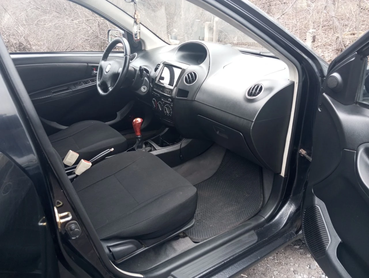 Енакиево. продам geely mk 2011г. 1.5 газ-бензин (зарегестрирован). в нормальном состоянии, была в одних руках с салона, местная. не бита, в родном окрасе с родными стеклами, но подкрасы имеются, не новая! авто под работу на каждый день не в музей!) abs, airbag, гур, кондиционер, эл/стекла-зеркала, ц/замок, магнитола 2 din. местный учет, документы в порядке от хозяина. цена адекватная по цене жигулей: 180.000р. торг небольшой! енакиево. +79493652755. - фотография - 7